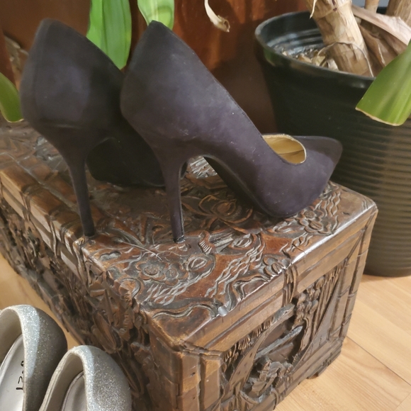 Black velvet pumps - Picture 3 of 3